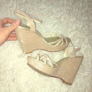 Sparkling gold wedges